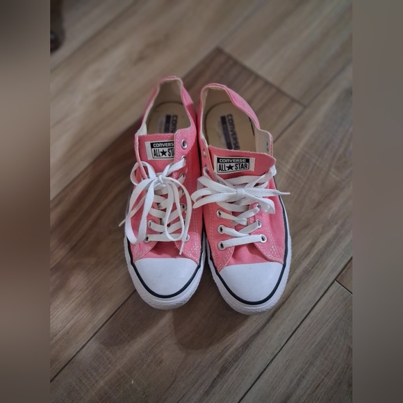 Converse - Picture 2 of 4